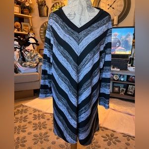 Light weight tunic. No tags, maker unknown. 22/24